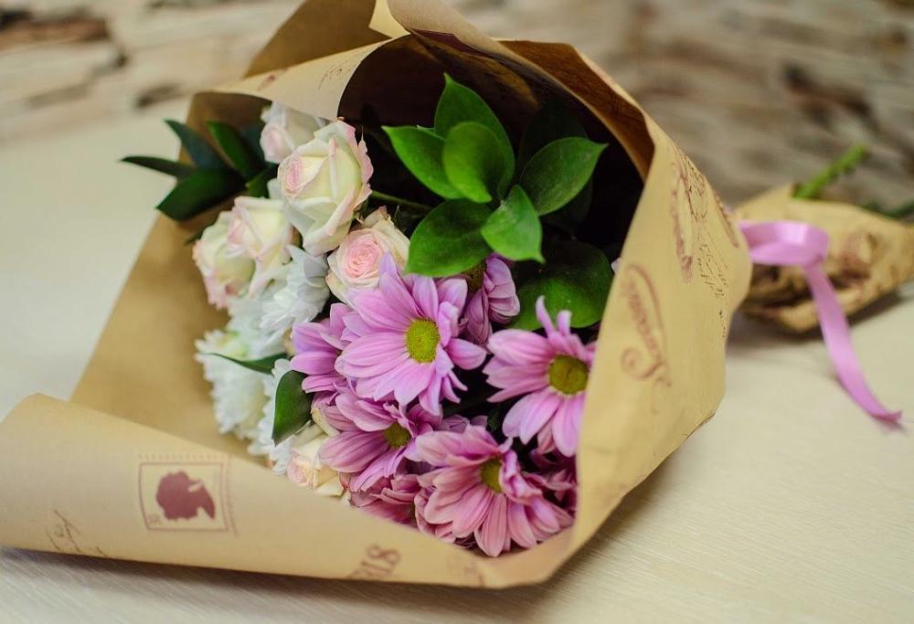 Букет цветов из: Розы и Хризантемы в Новой Ладоге