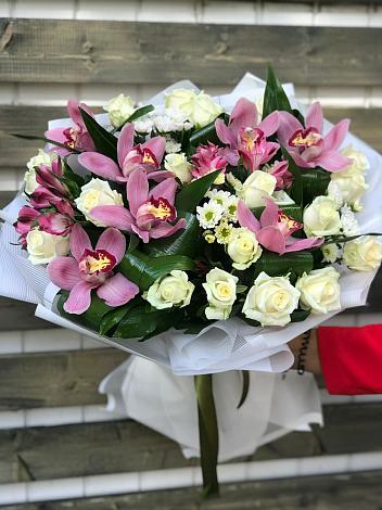 Букет цветов из: Розы и Хризантемы в Новой Ладоге