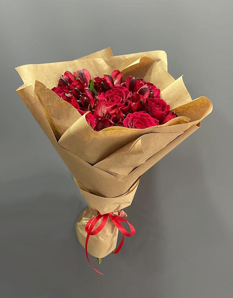 Букет цветов из: Альстромерии и Розы в Новой Ладоге