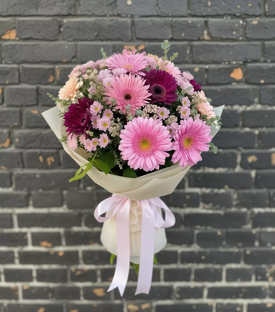 Букет цветов из: Герберы и Хризантемы в Новой Ладоге
