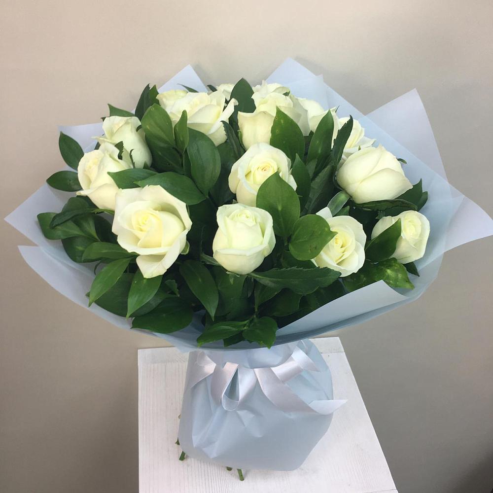 Букет 15 Белых роз Проуд в Новой Ладоге