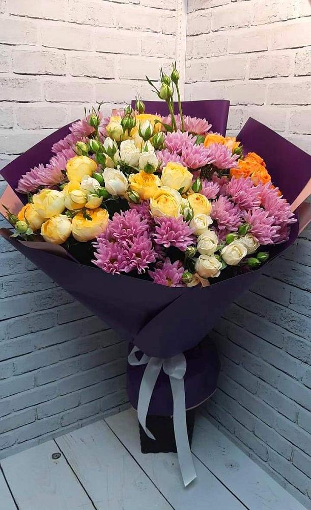Букет цветов из: Хризантемы и Розы в Новой Ладоге