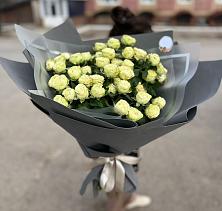 Букет Белые кустовые розы Солинеро в Новой Ладоге