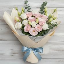 Букет цветов из:  Лизиантусы в Новой Ладоге