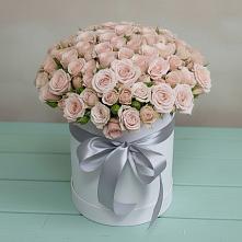 Цветочная композиция из Розы в шляпной коробке в Новой Ладоге