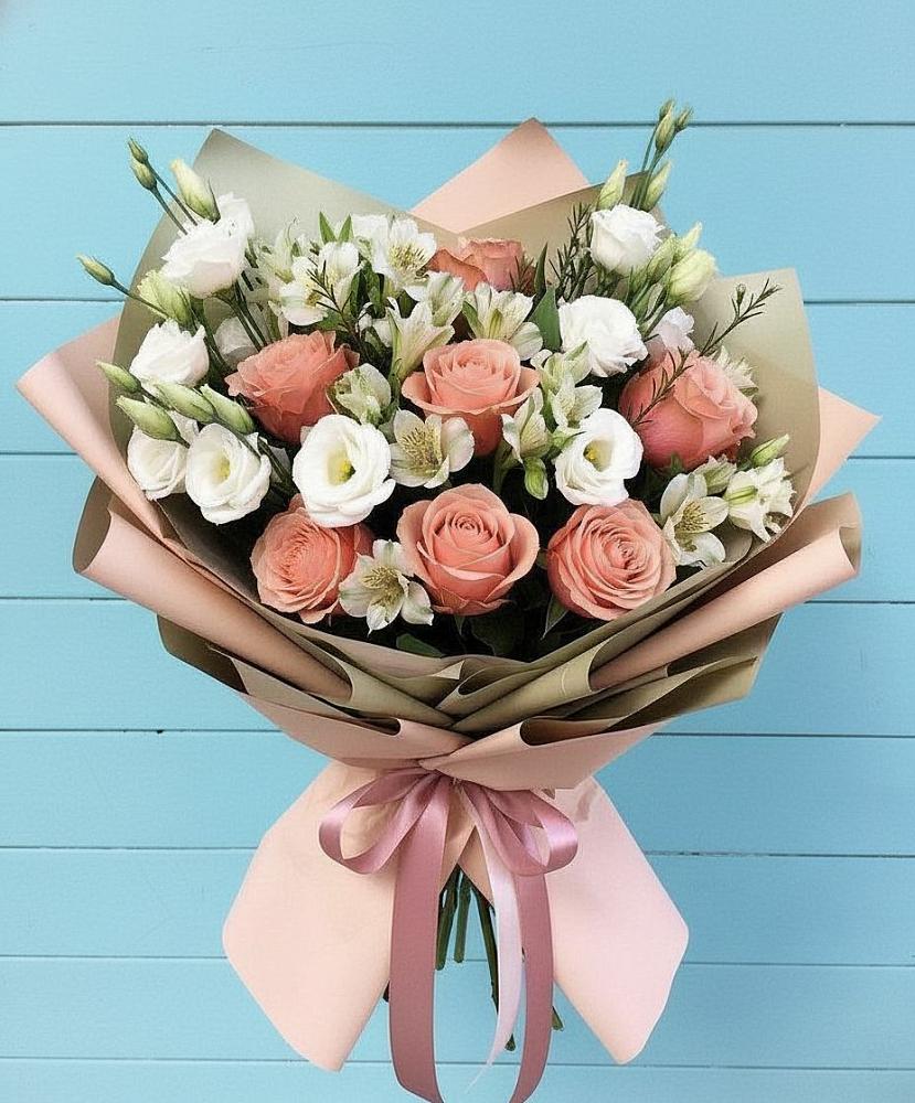 Букет цветов из: Розы, Альстромерии и Лизиантусы в Новой Ладоге