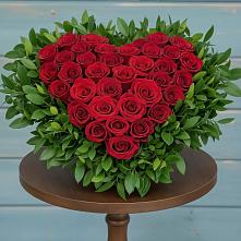 Цветочная композиция из Розы в виде сердца в Новой Ладоге