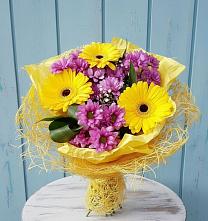 Букет цветов из:  Хризантемы и Герберы в Новой Ладоге