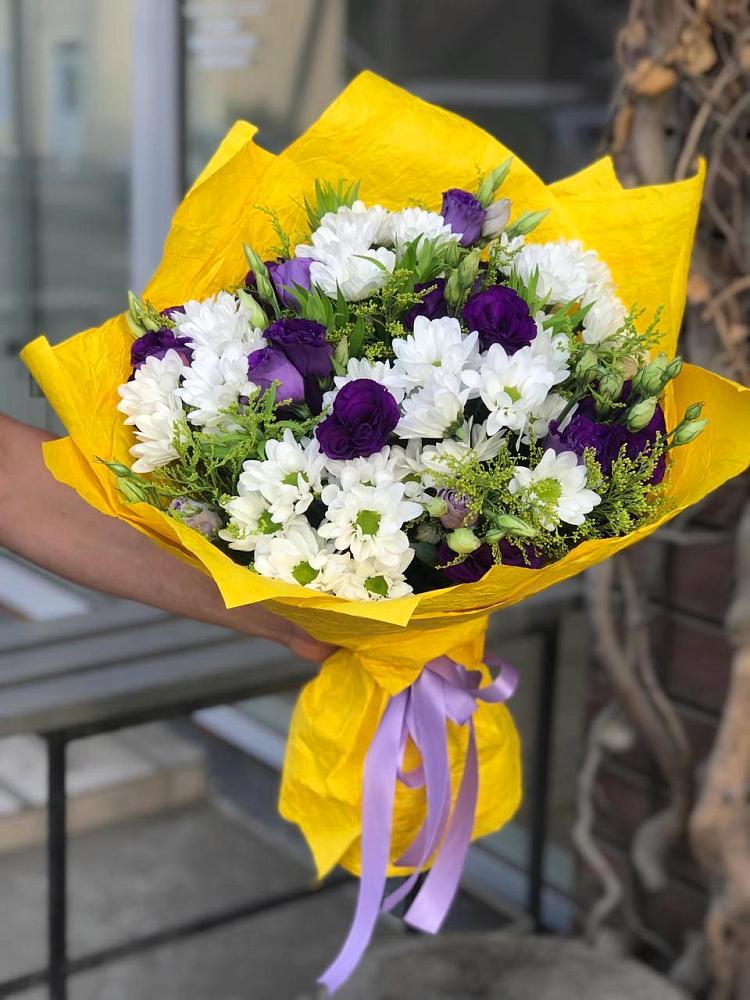 Букет цветов из: Ирисы, Хризантемы и Ромашки в Новой Ладоге