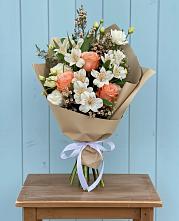 Букет цветов из:  Альстромерии, Лизиантусы, Розы и Хризантемы в Новой Ладоге