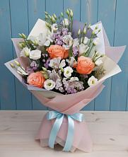 Букет цветов из:  Лизиантусы, Розы, Альстромерии и Гипсофила в Новой Ладоге