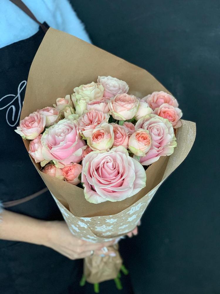 Букет цветов из: Хризантемы и Розы в Новой Ладоге