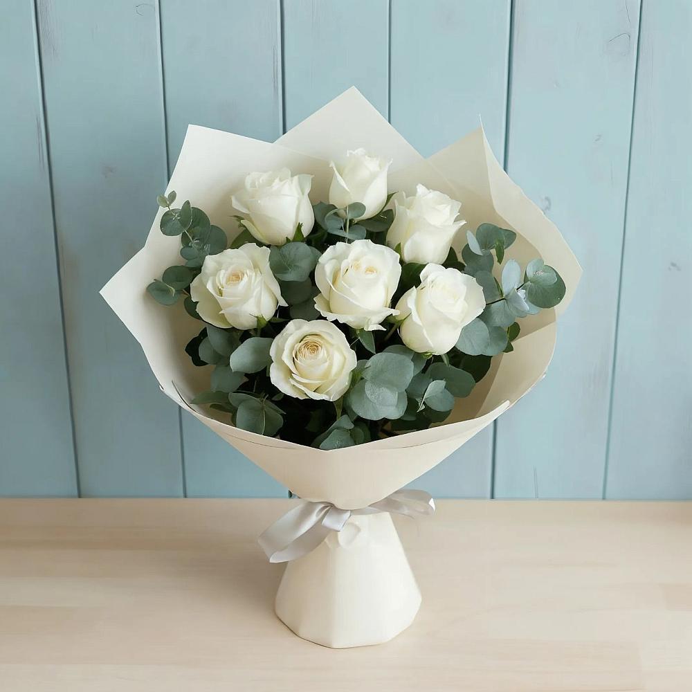 Букет Белые розы в Эвкалипте в Новой Ладоге