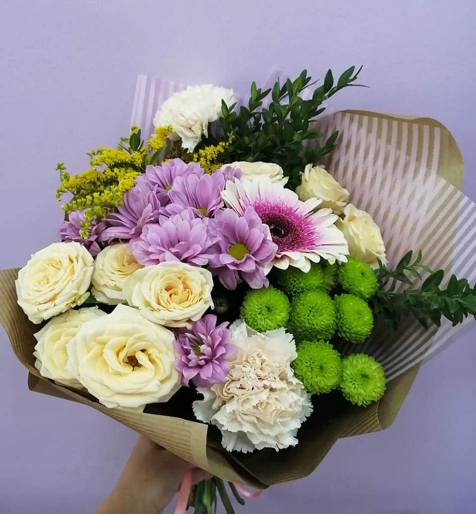 Букет цветов из: Хризантемы, Розы, Гвоздики и Герберы в Новой Ладоге