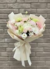 Букет цветов из:  Гвоздики, Розы, Лизиантусы и Хризантемы #REPLACE_PRED# Новой Ладоге