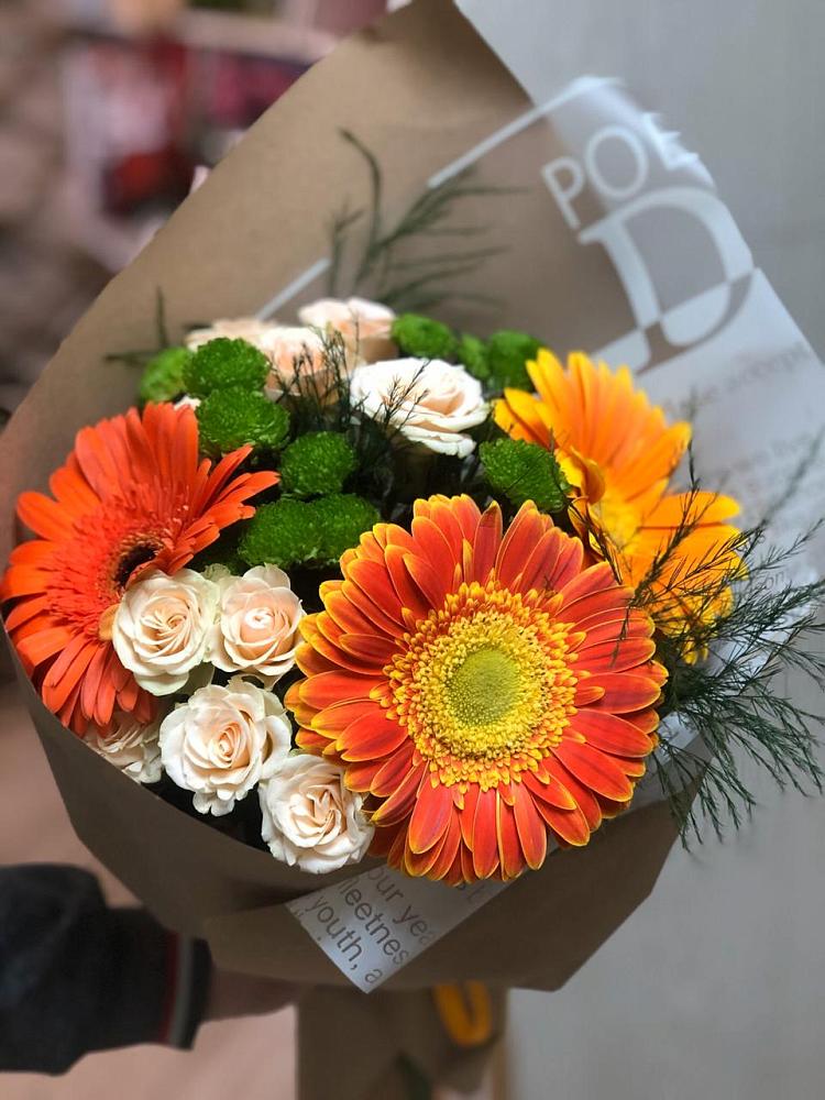 Букет цветов из: Герберы, Хризантемы и Розы в Новой Ладоге