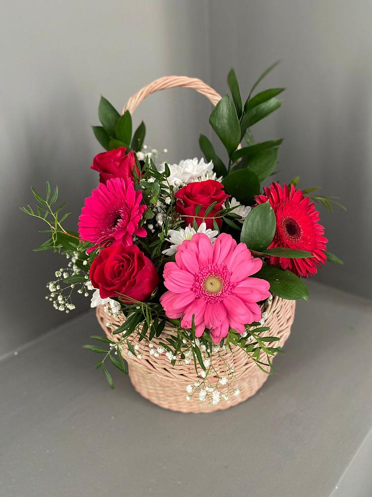 Цветочная композиция из Розы, Хризантемы и Герберы в корзине в Новой Ладоге
