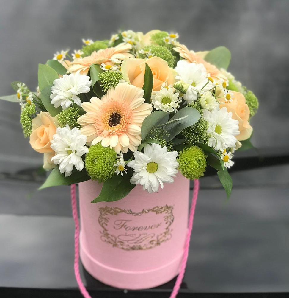 Цветочная композиция из Розы, Герберы и Хризантемы в шляпной коробке в Новой Ладоге