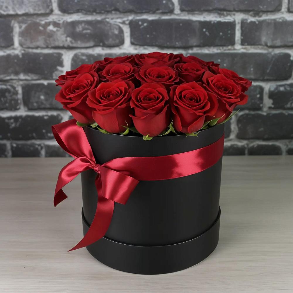 Цветочная композиция из Розы в шляпной коробке в Новой Ладоге