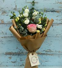 Букет цветов из:  Розы и Лизиантусы в Новой Ладоге