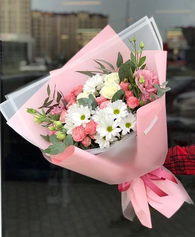 Букет цветов из: Розы, Лизиантусы и Хризантемы в Новой Ладоге