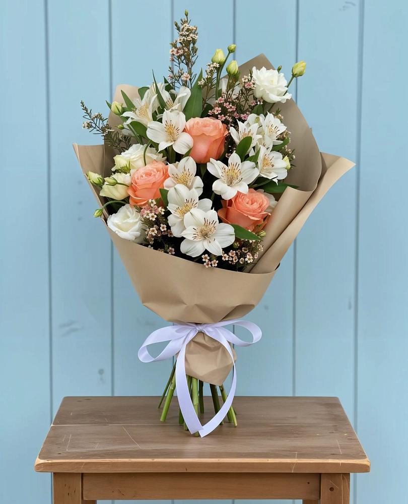 Букет цветов из: Альстромерии, Лизиантусы, Розы и Хризантемы в Новой Ладоге